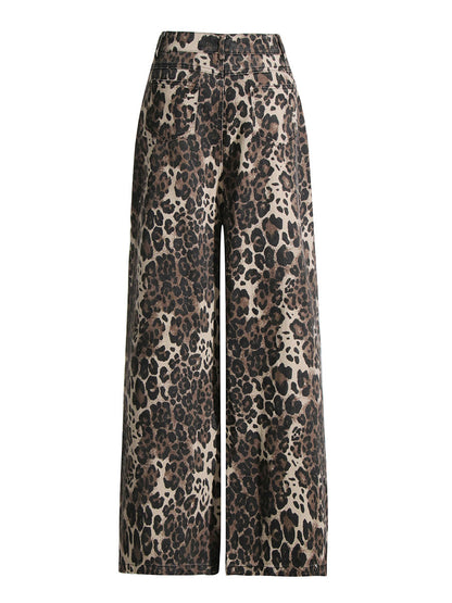 Jeans vintage con estampado de leopardo, cintura alta, pierna recta y rasgado.
