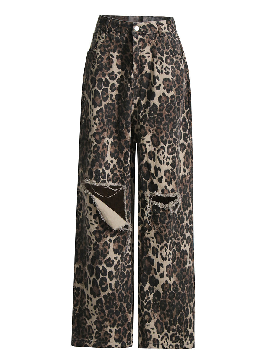 Jeans vintage con estampado de leopardo, cintura alta, pierna recta y rasgado.
