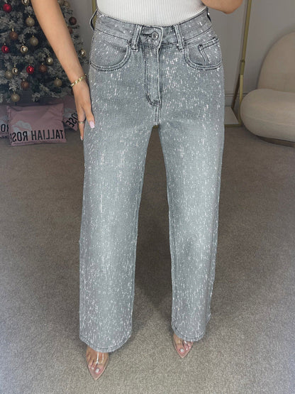 Jeans premium de pierna ancha con diamantes en gris tormenta.